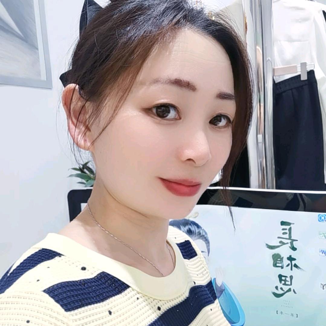 霞霞：荣家湾衣目曼妍女装店