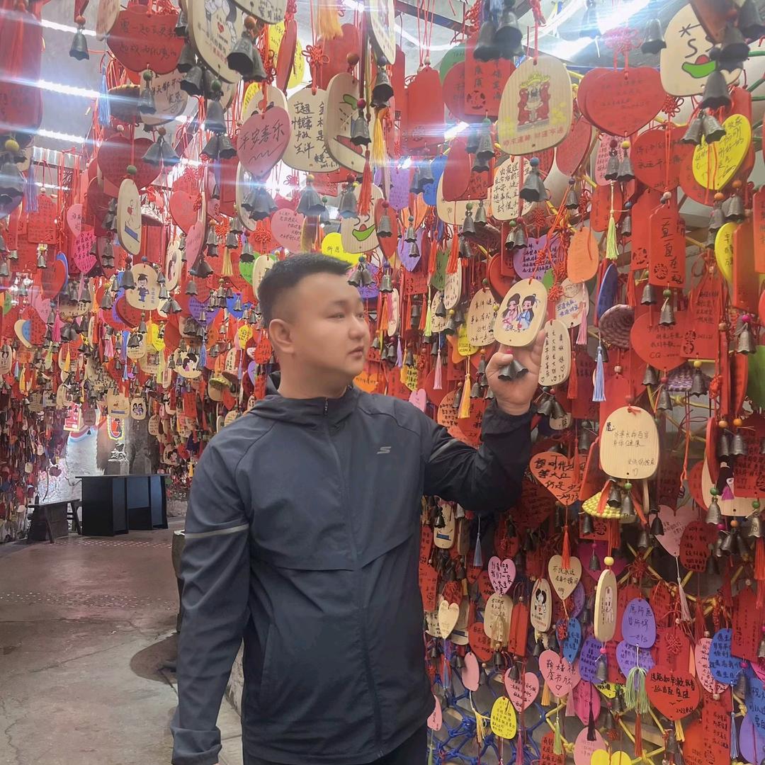 新邱区曲成天然歌厅招聘服务员