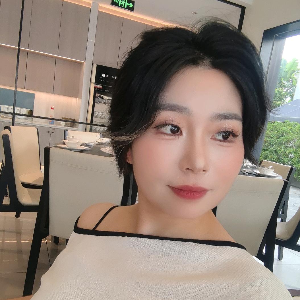 咬着棒棒糖闯天下