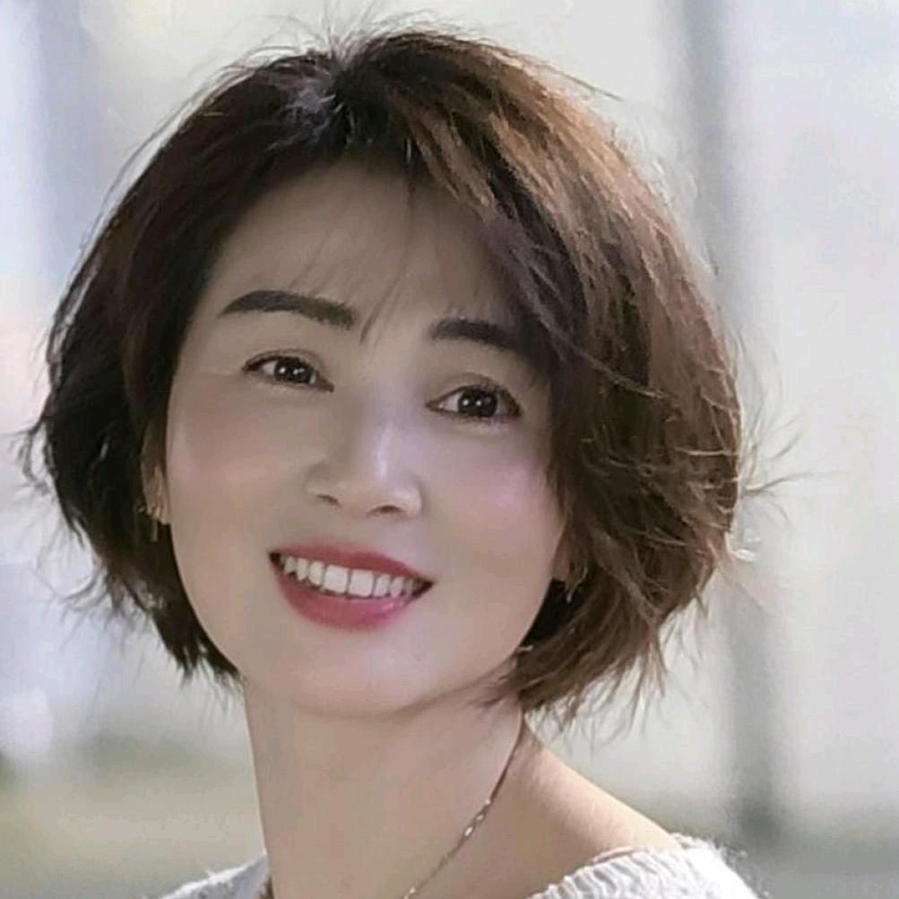 牵着蚂蚁散步小美琴