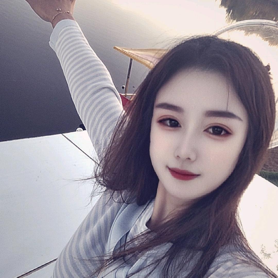 一个女的