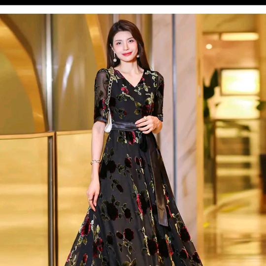 伊人轻奢高端女装