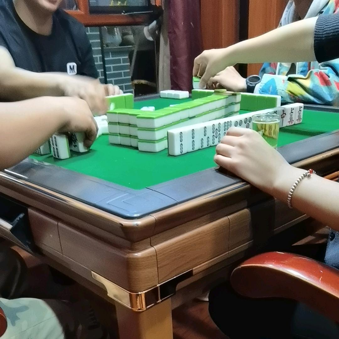 宝宝肚肚打雷了