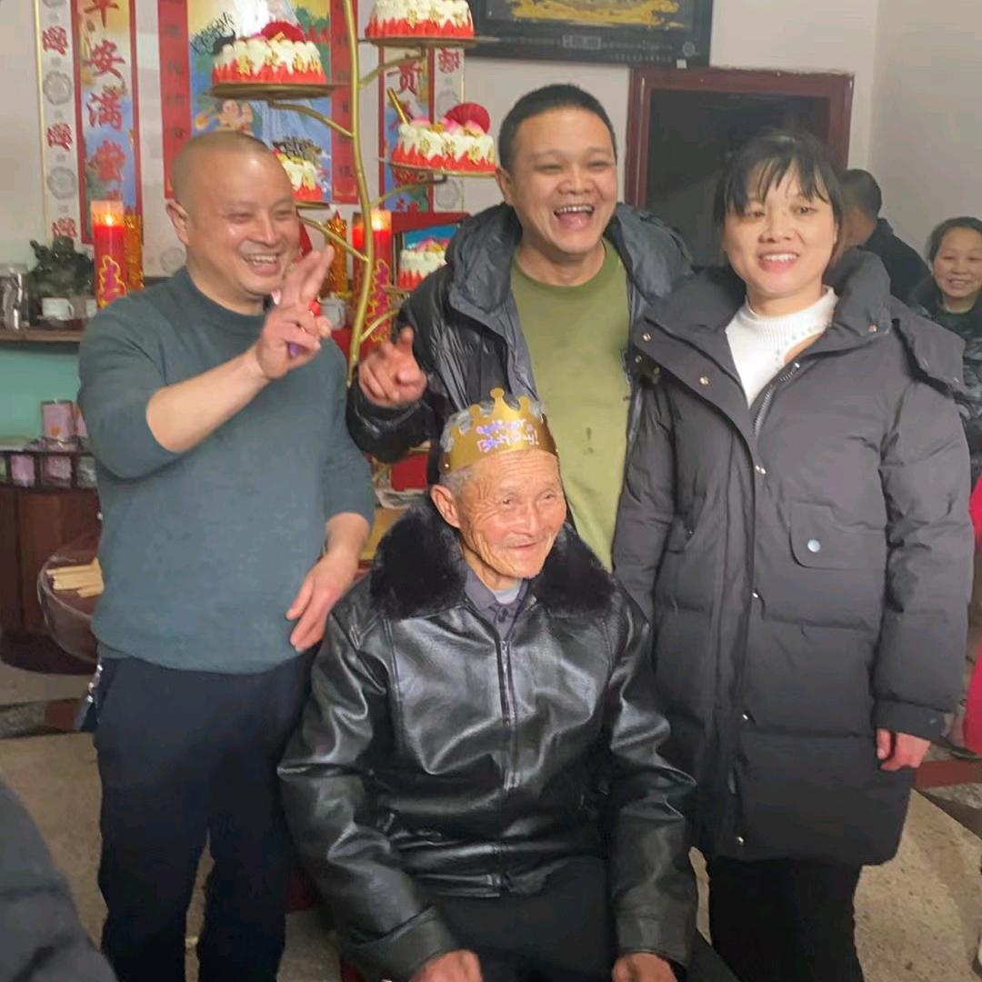 不是去钓鱼就是在钓鱼的路上，重度发烧友