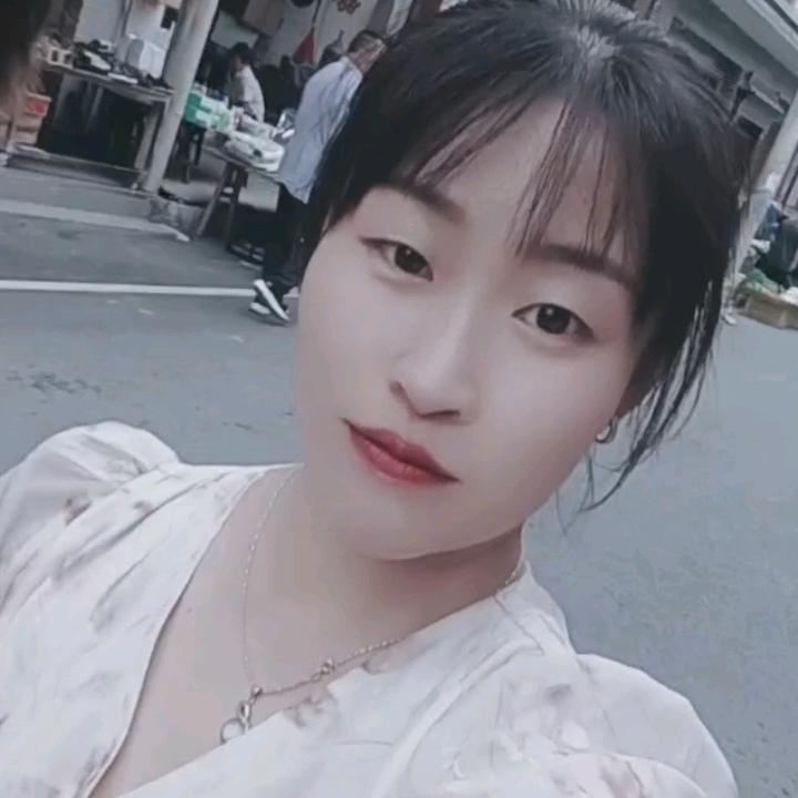 无人与我…