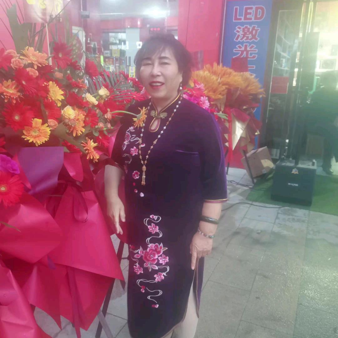 凤凰大舞台（快板姐）下午2点半，晚上7点