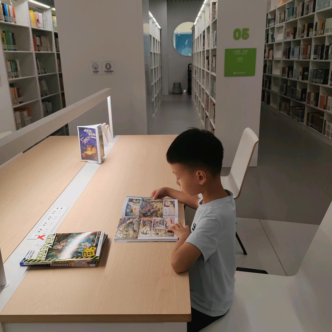 小哲同学(英语发声书)