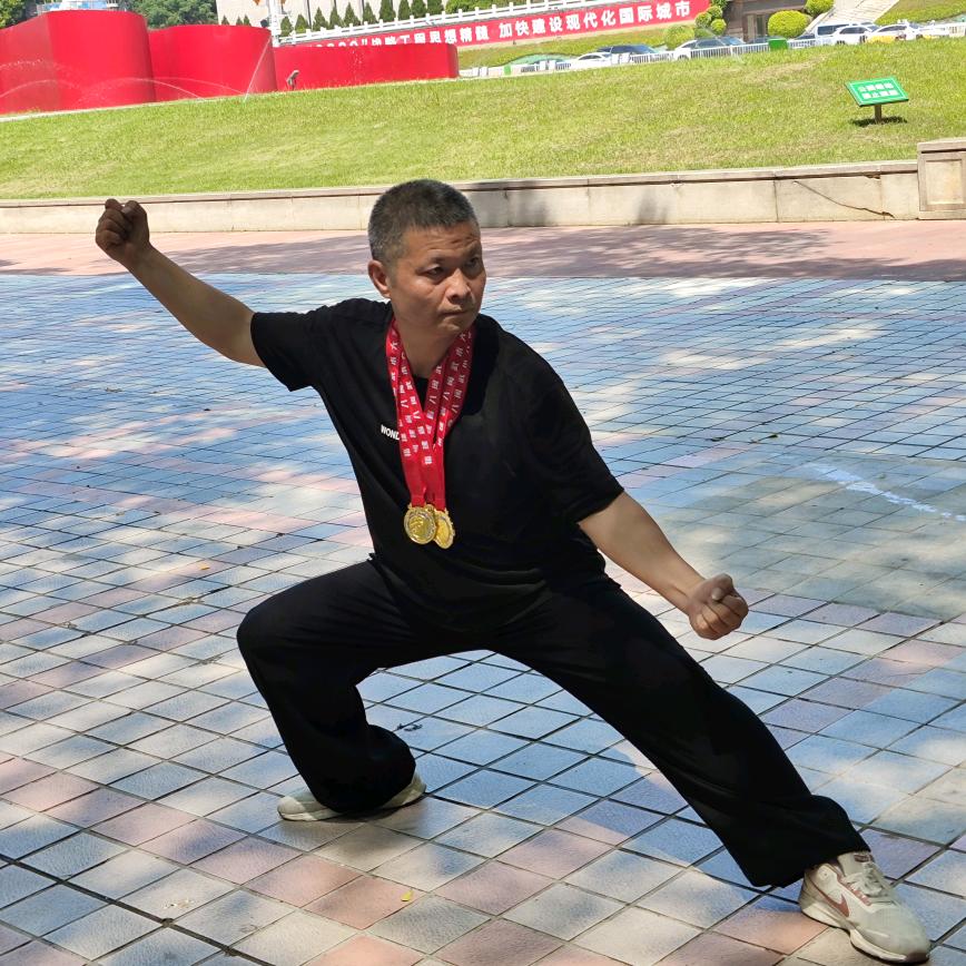 三脚架（每天13:13）