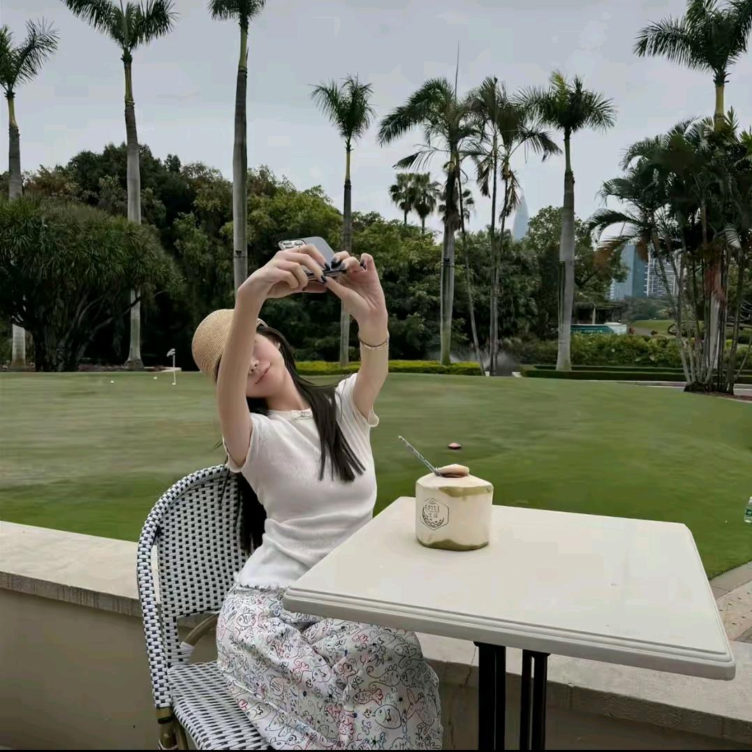 赵婉诺(精致穿搭)