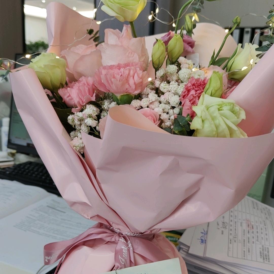 大龅牙（在橱窗）