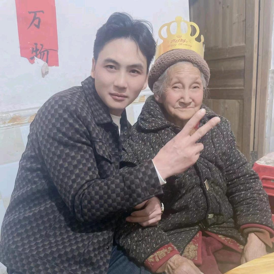 何三少