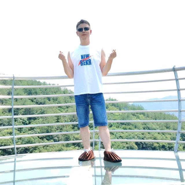 极光$