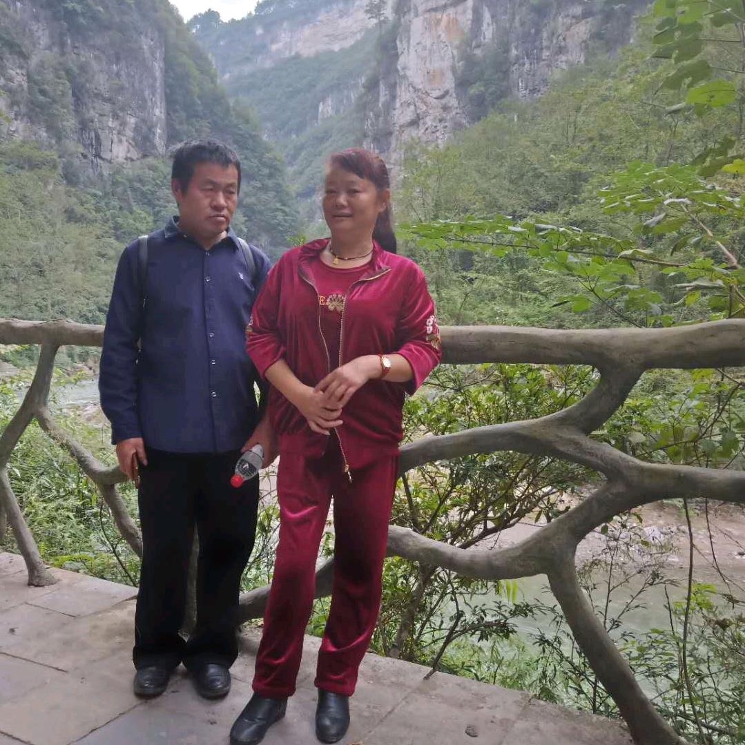 残疾夫妻住在大山里