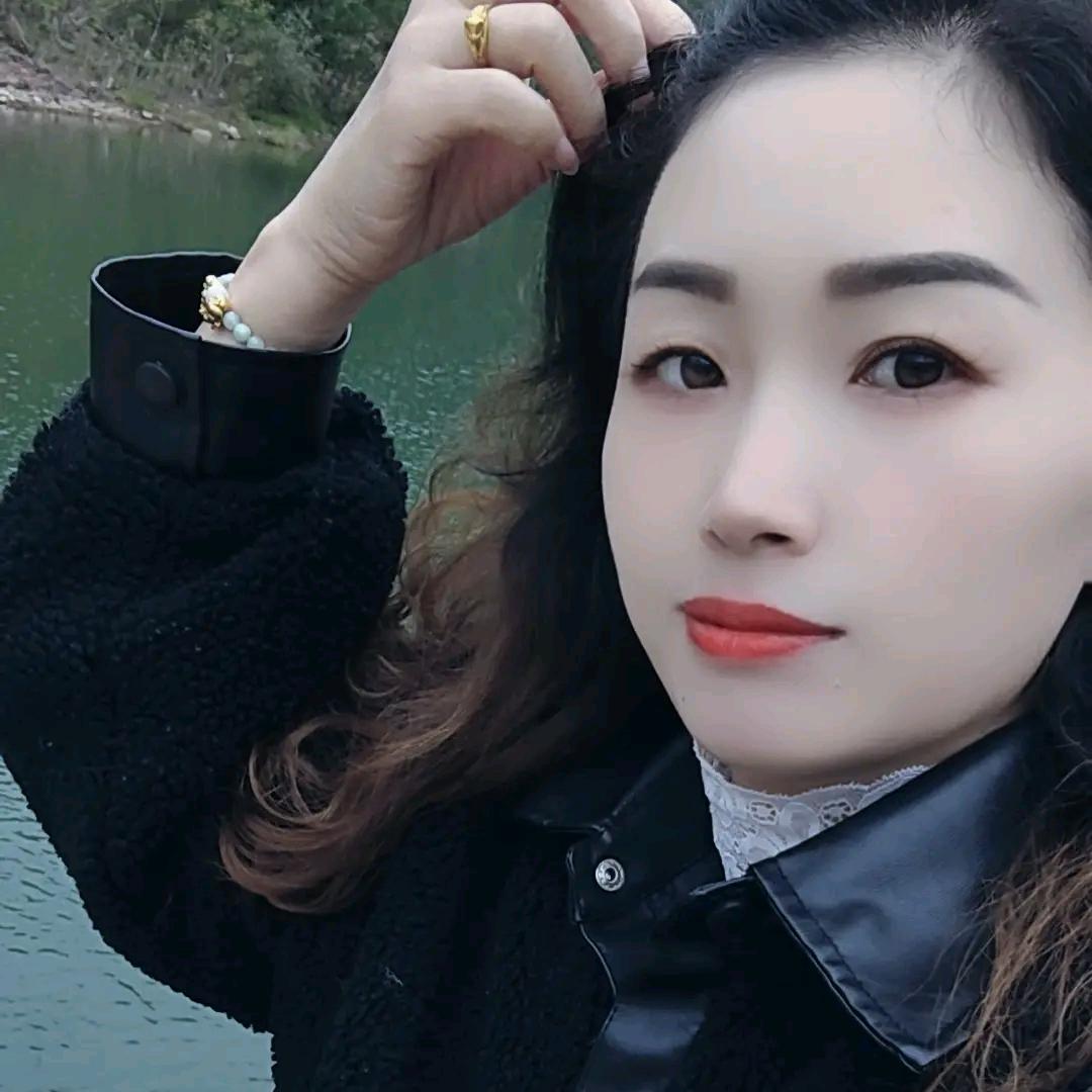 何宝儿《每天晚上8.10开播》