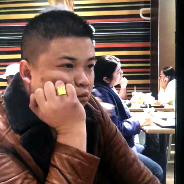 笑脸迎笙