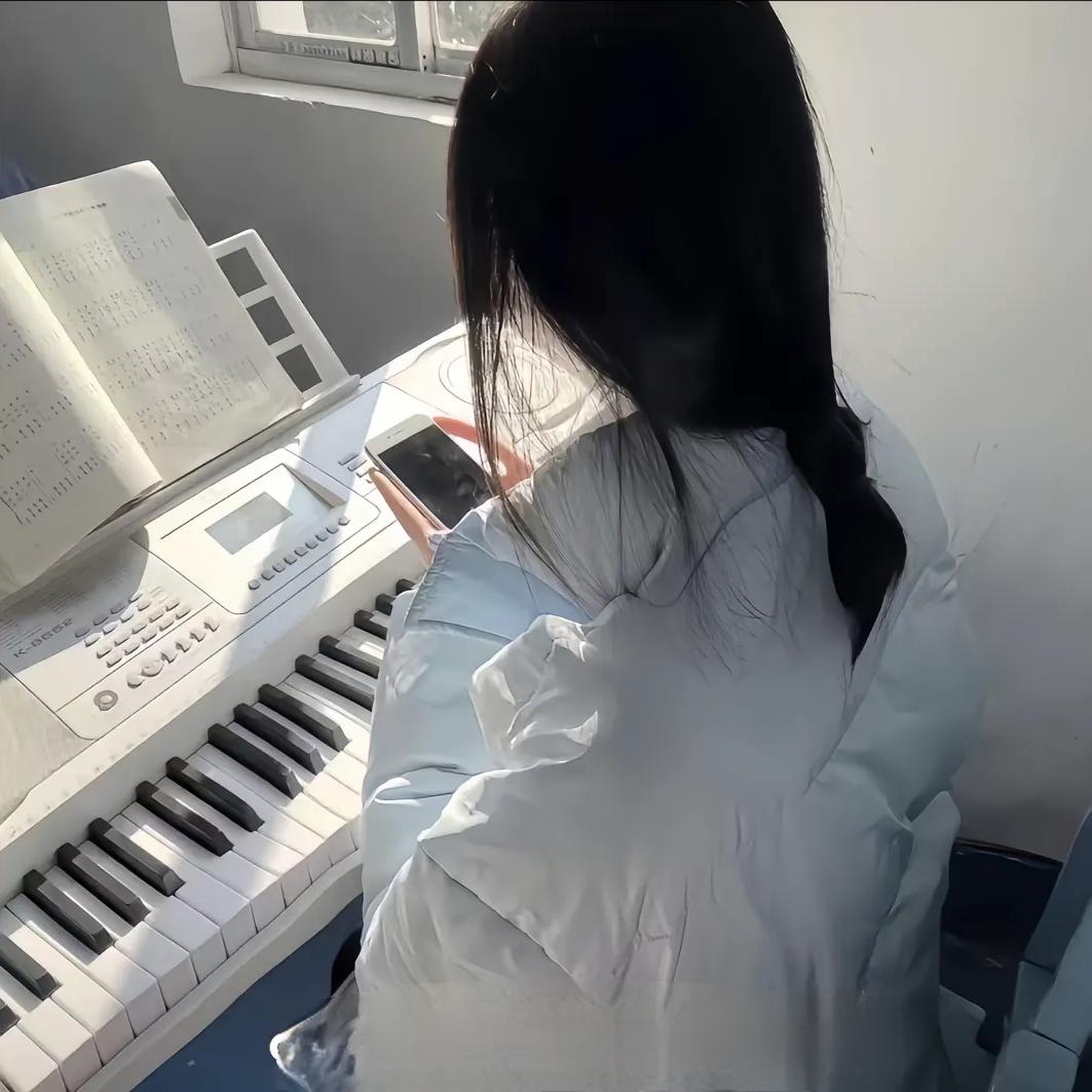 思薇꒰ *•ɷ•* ꒱