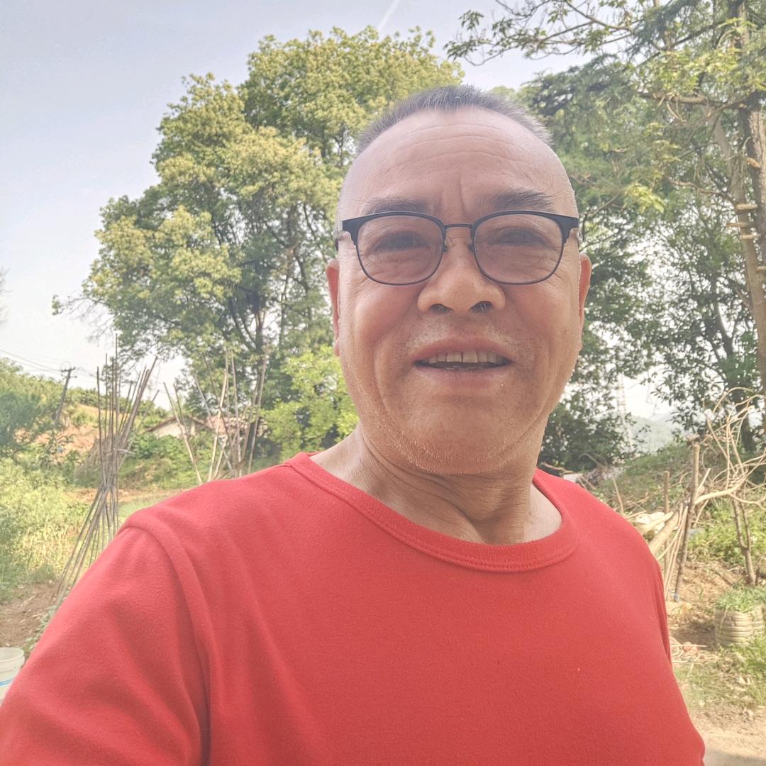 刘师傅      下午1点半开播正养号中
