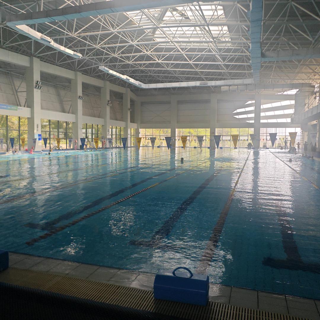 大别山体育公园游泳馆孟