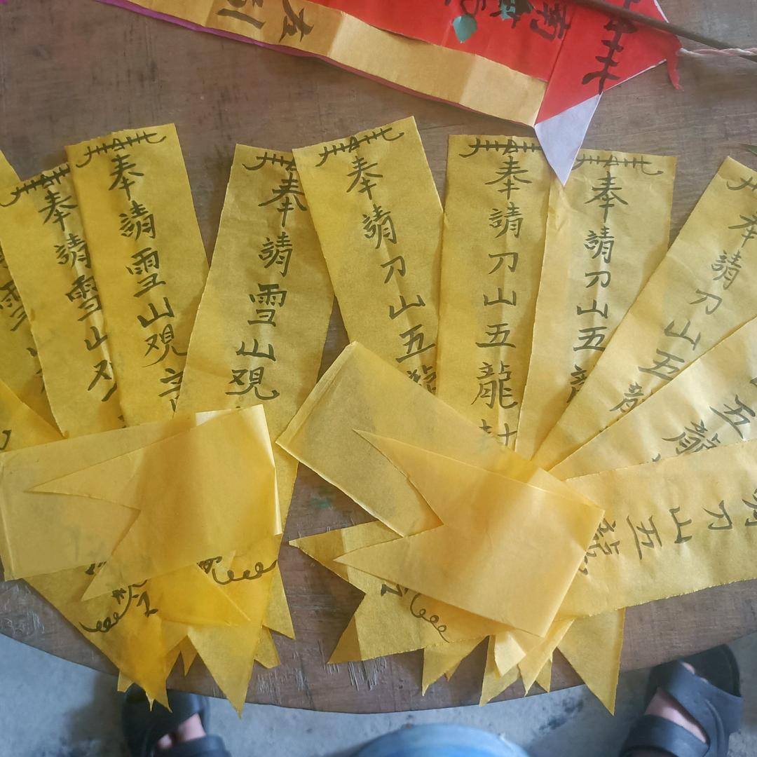 覃法雨（鸭之味，卖完去喝酒）