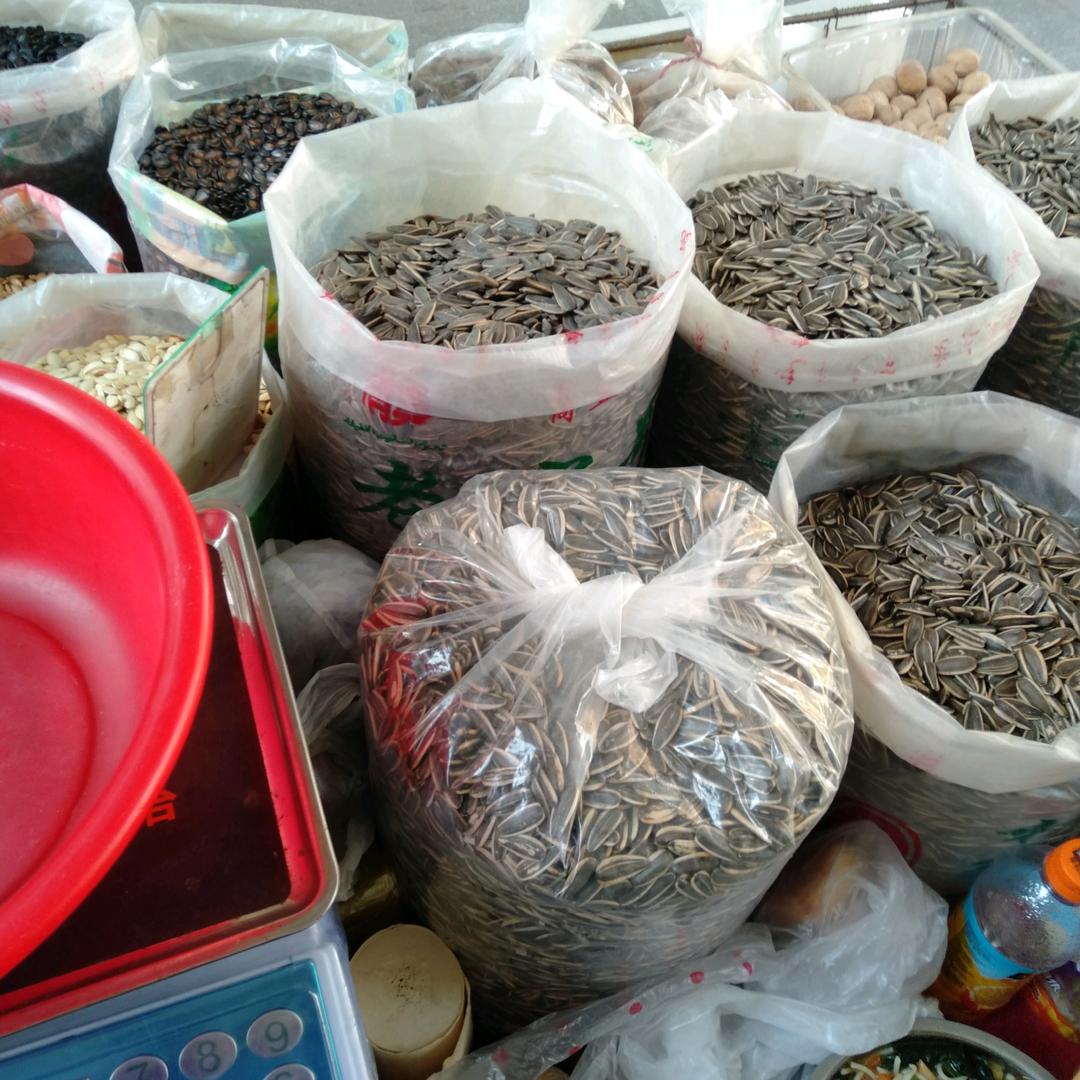 一嗑开心瓜子姐