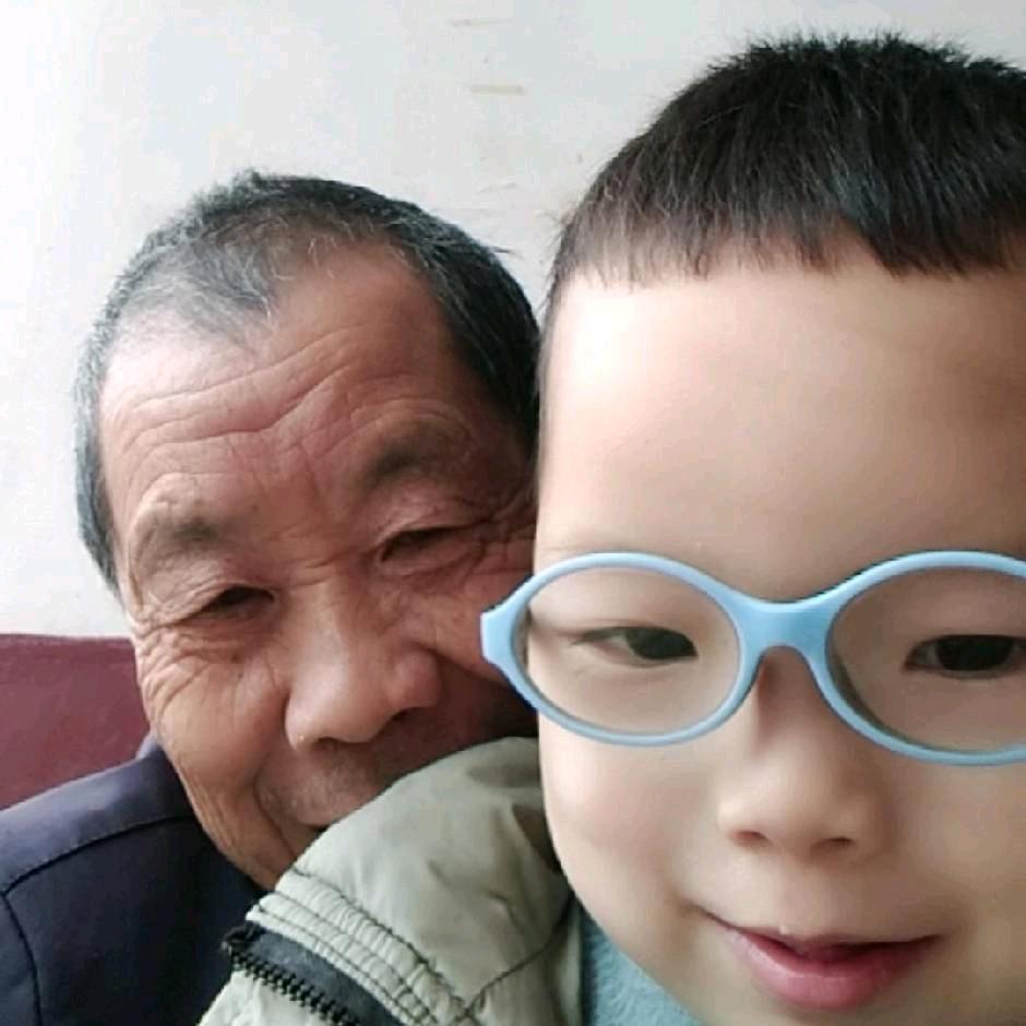 譚家小資