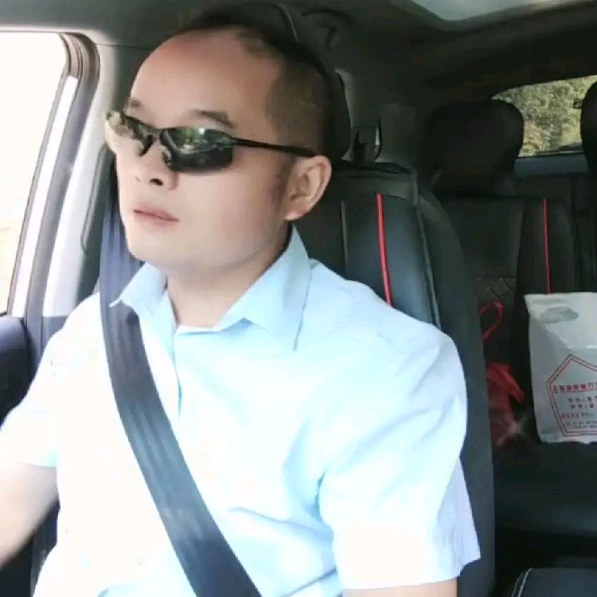 专业做室内装修刮腻子做油漆
