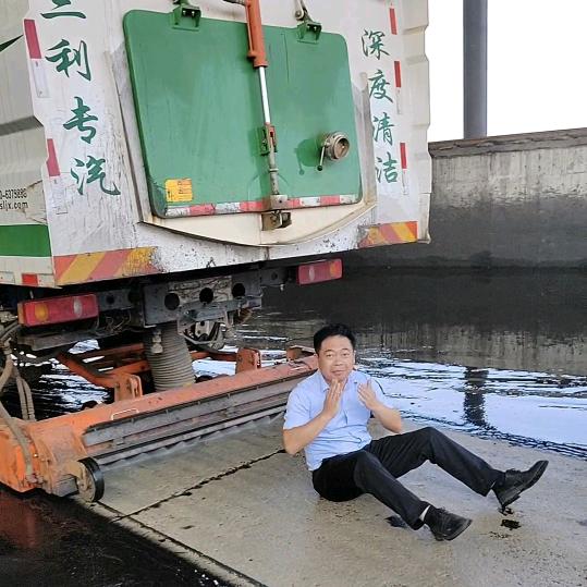 老关说清扫（梁山三利清扫车）