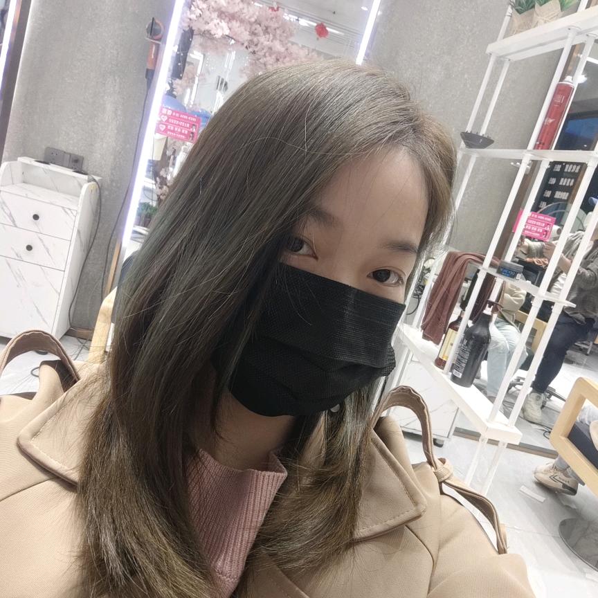 倾思艳头像