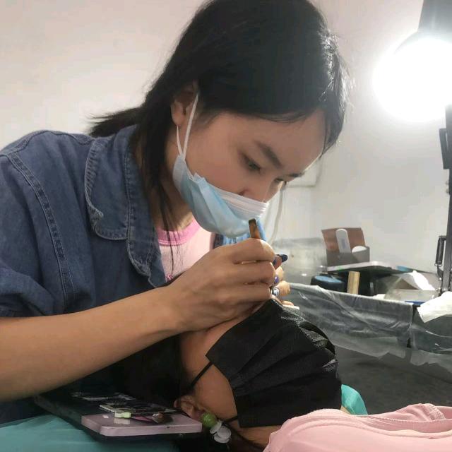 曹小姐的美甲工作室