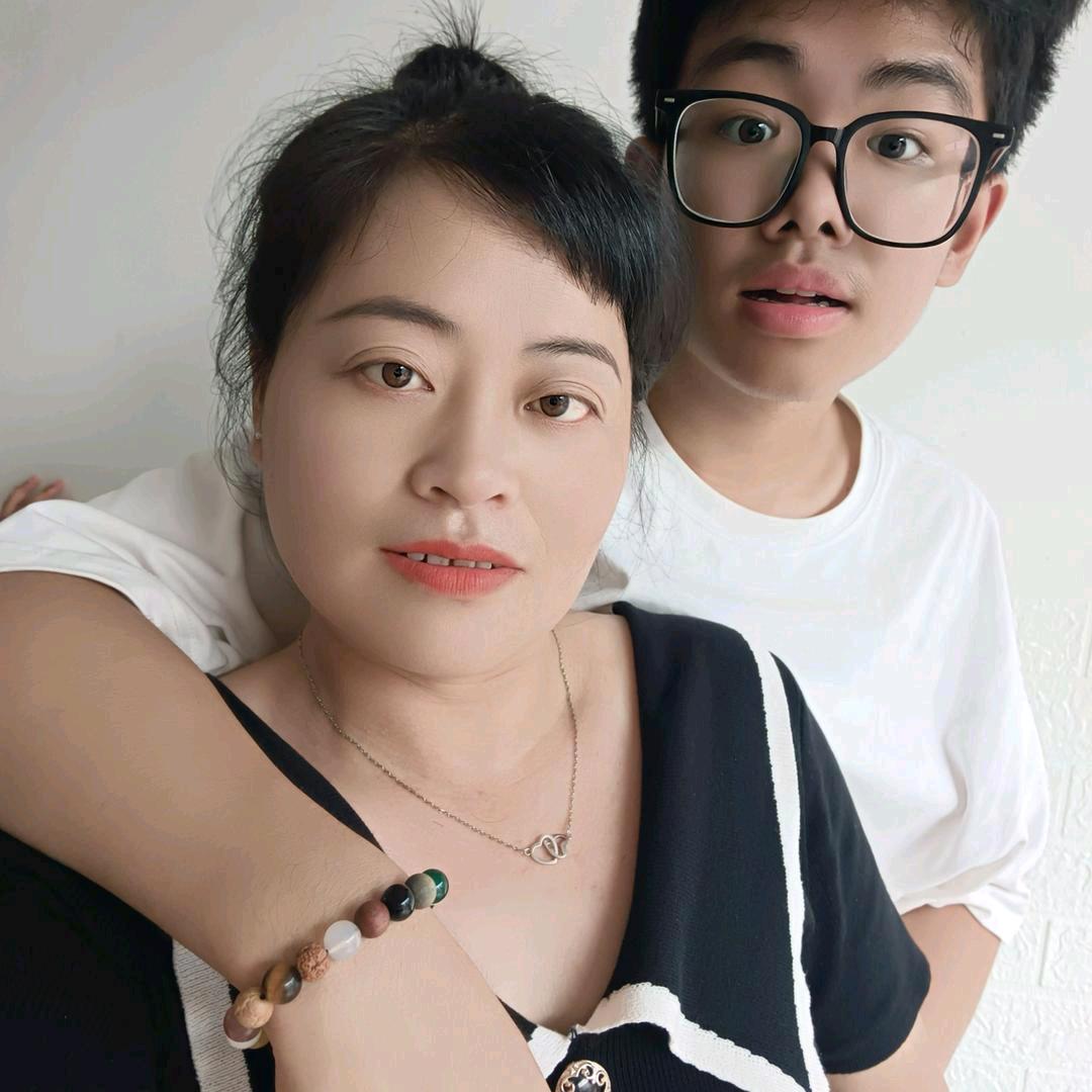 李小芬