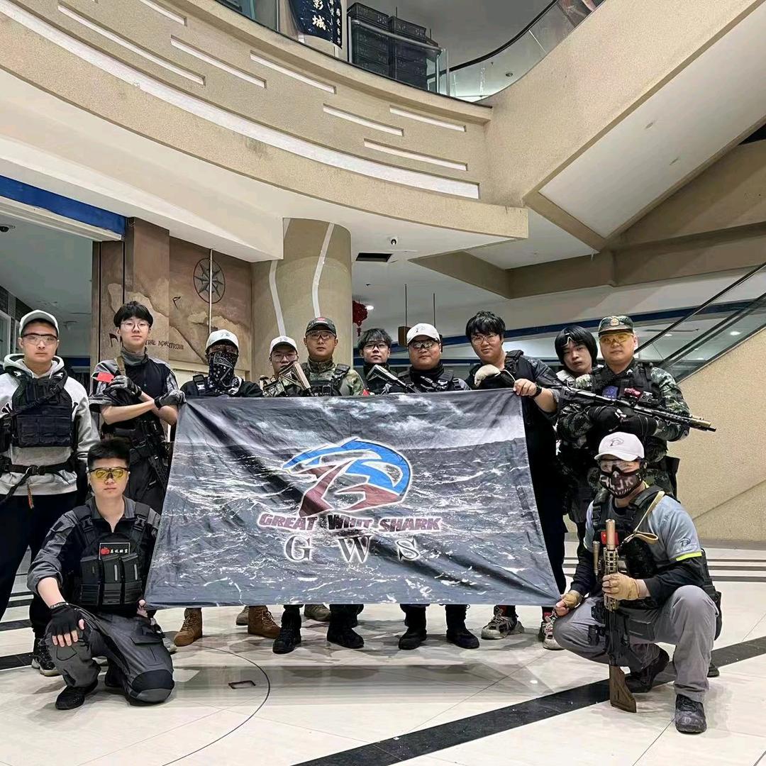 噬人鲨战术小队大飞