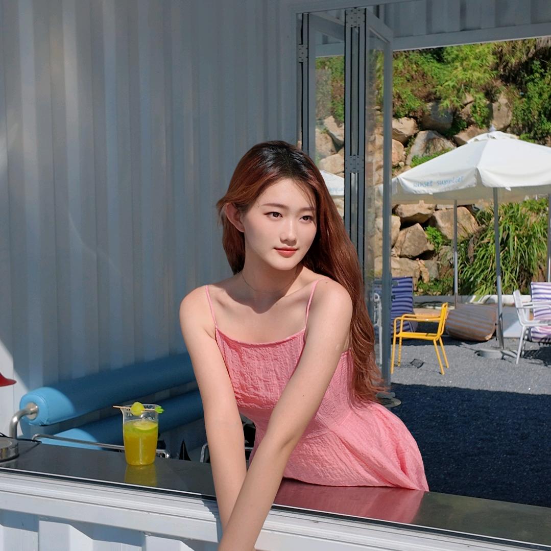 李美腻.