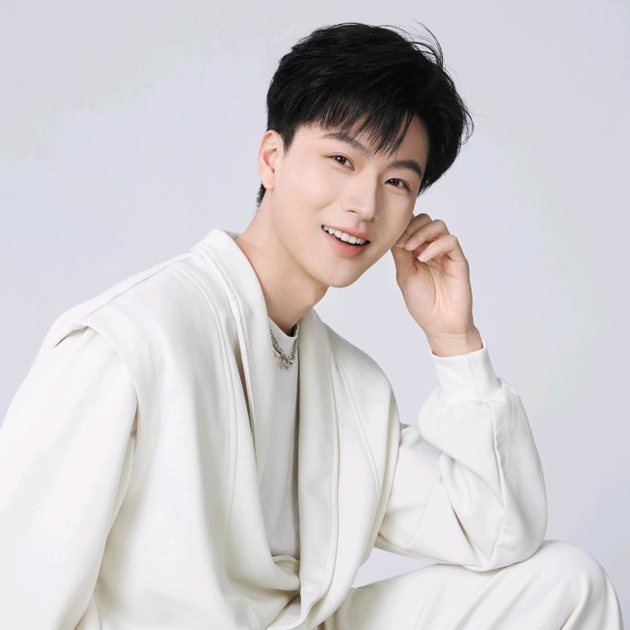 演员罗潜宇
