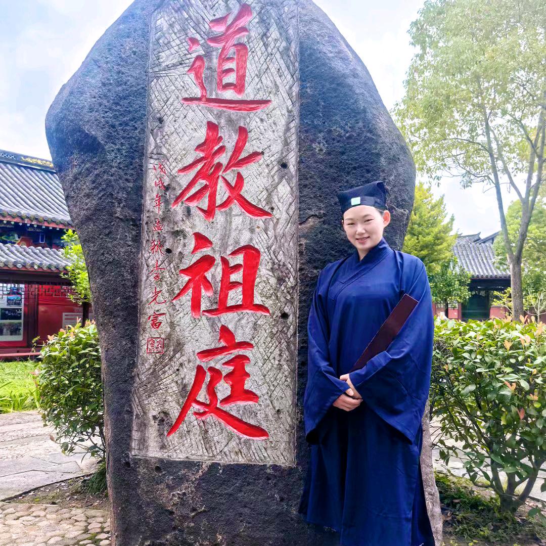 愈见霞光