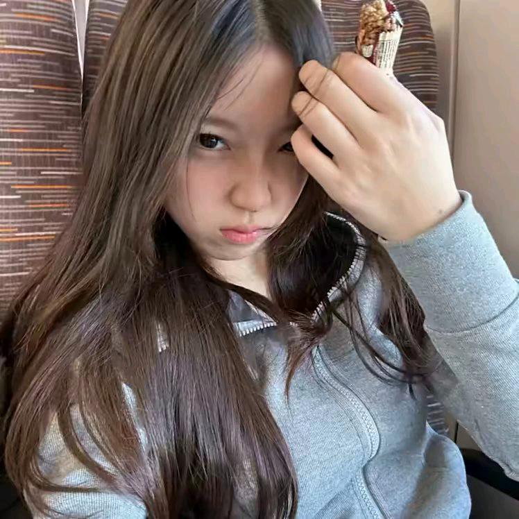 你脸红了唉