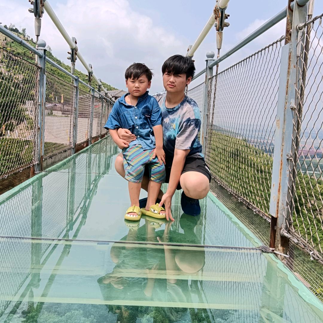 别撑了，你又不是伞