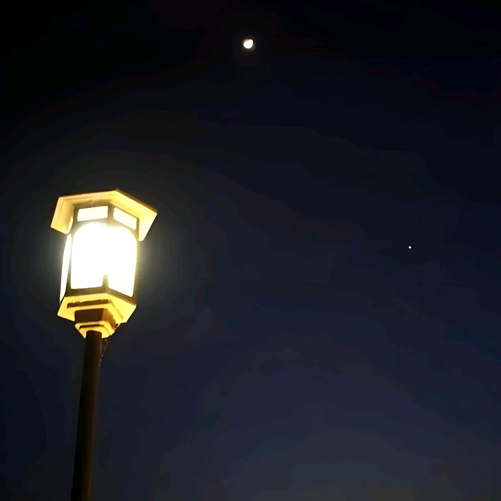 长夜中的孤灯
