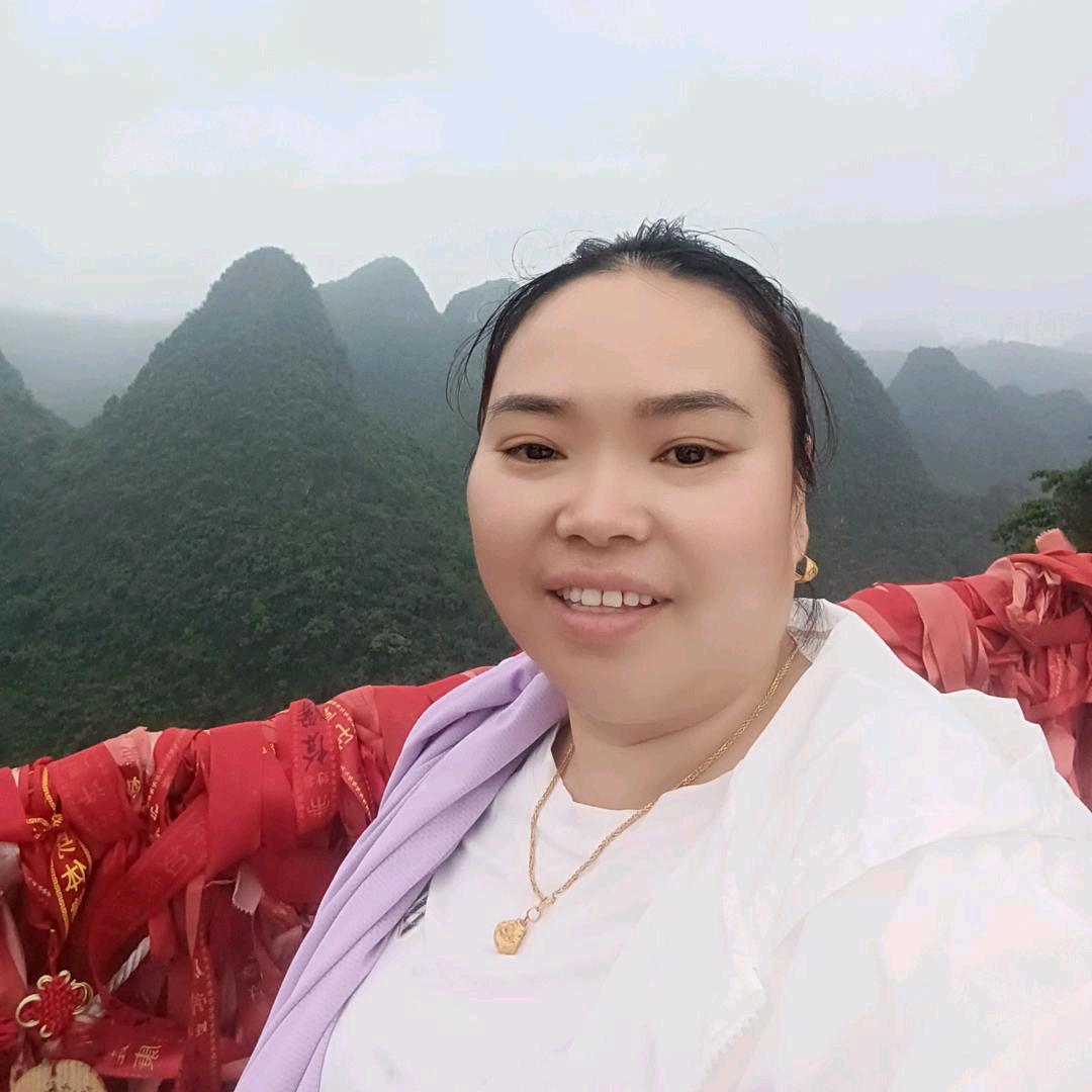 在东兰做门窗的小姐姐
