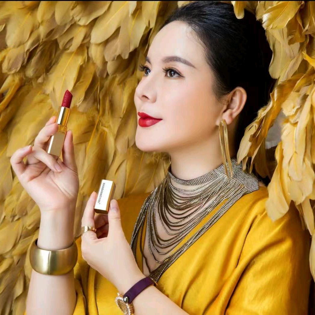 万般微颜创始人helen姐直播间