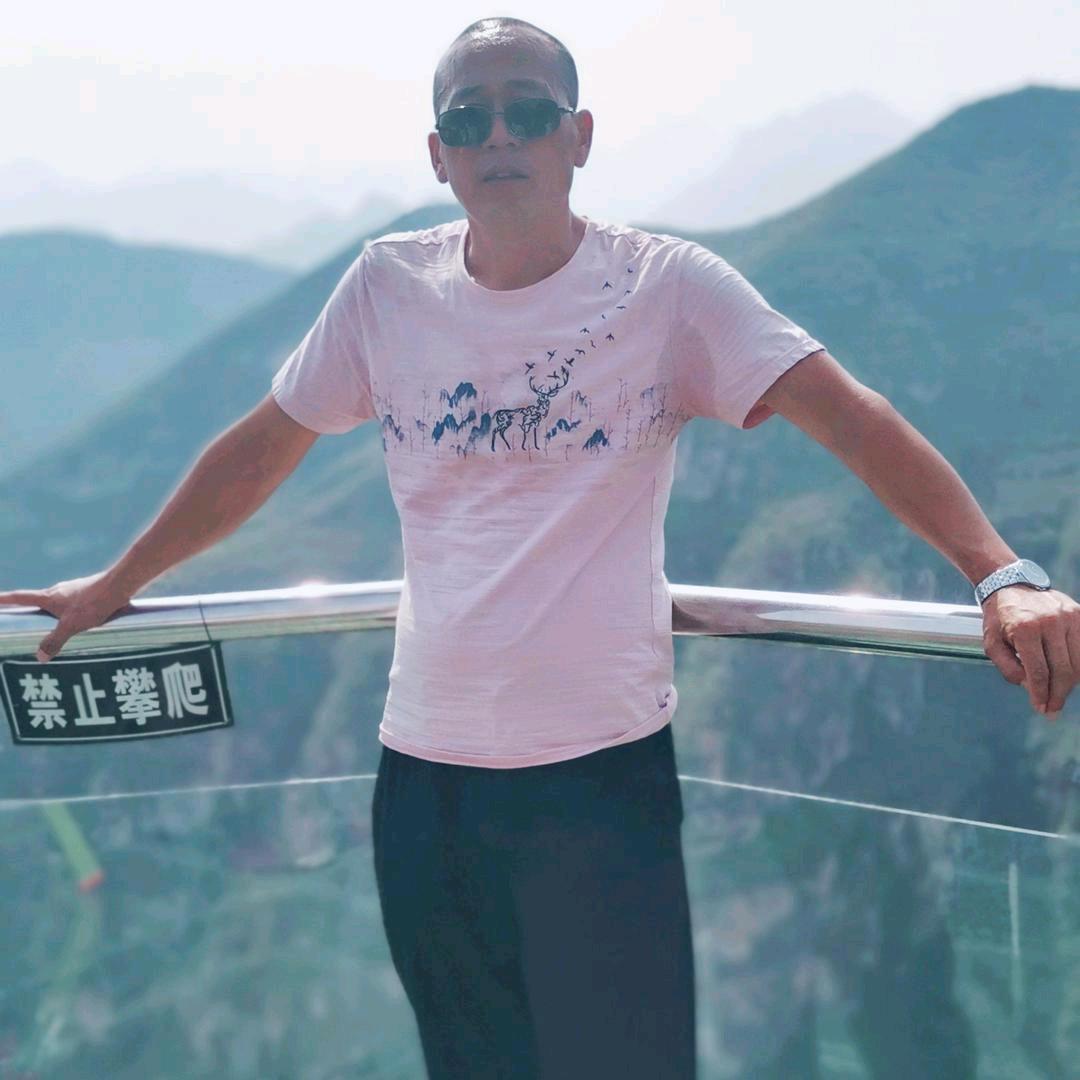 🇨🇳社会你红哥💞