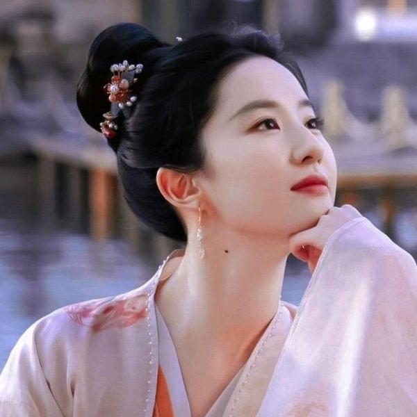 河里的一条小鱼