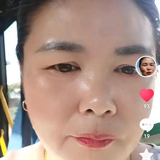 开心一生73年的牛(苦)贺春，长年在外。