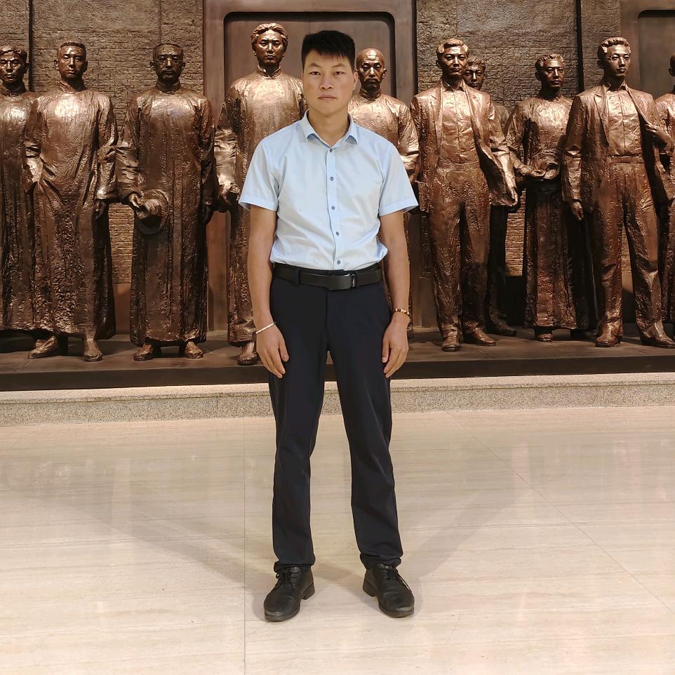 大山里的村书记