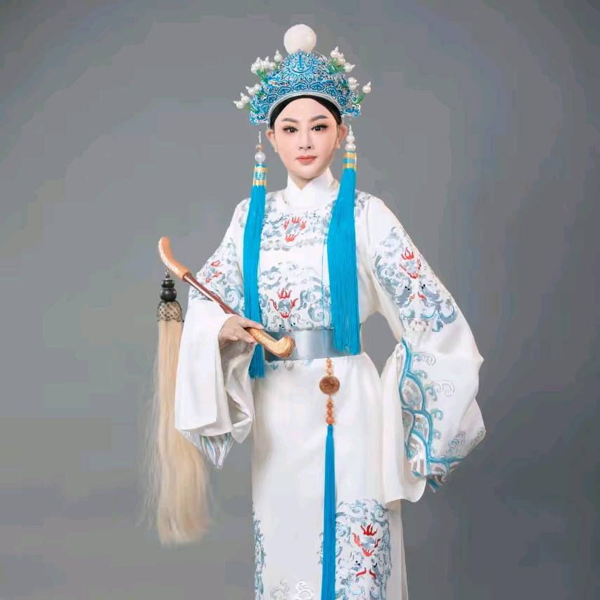 越剧小生丁倩
