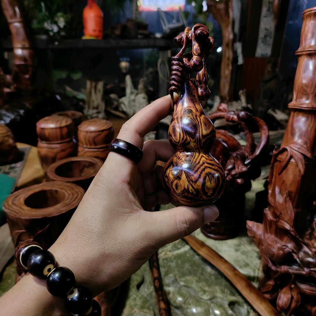 俄贤岭黄花梨工艺品店