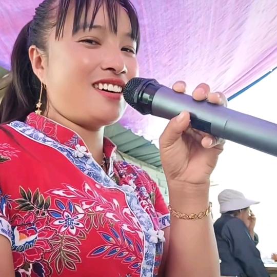 爱唱山歌小妹。