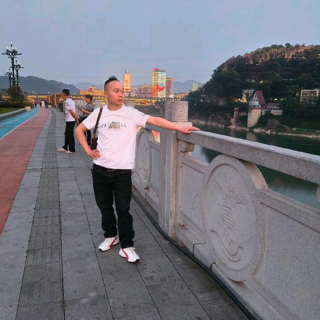三哥诚心做事。