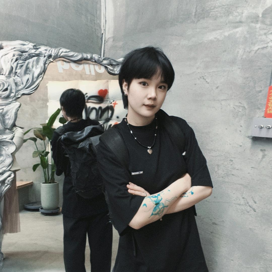 丹东女发型师小卉