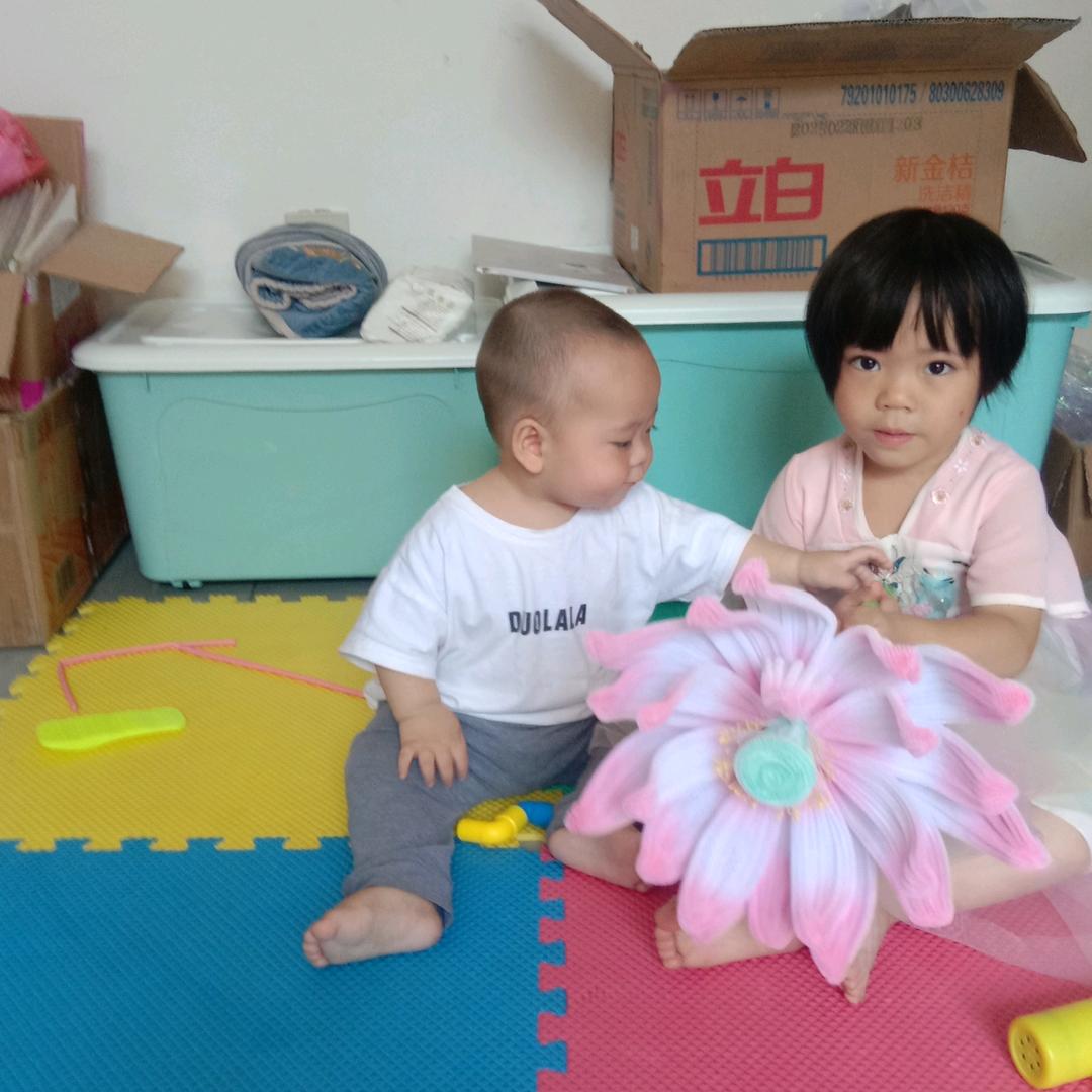 人难做。外墙仿石漆。