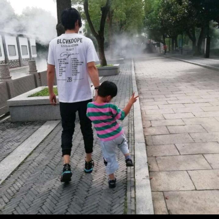 喂鱼大叔